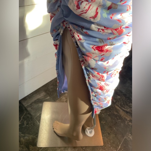 Forever 21 fitted but stretchy dress with built in bra - Picture 4 of 9